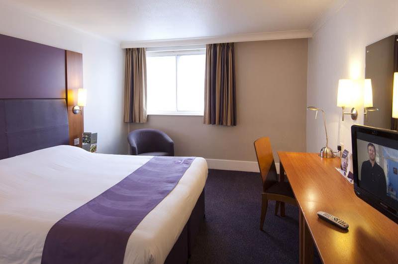 Premier Inn Bristol East Emersons Green Coalpit Heath ภายนอก รูปภาพ